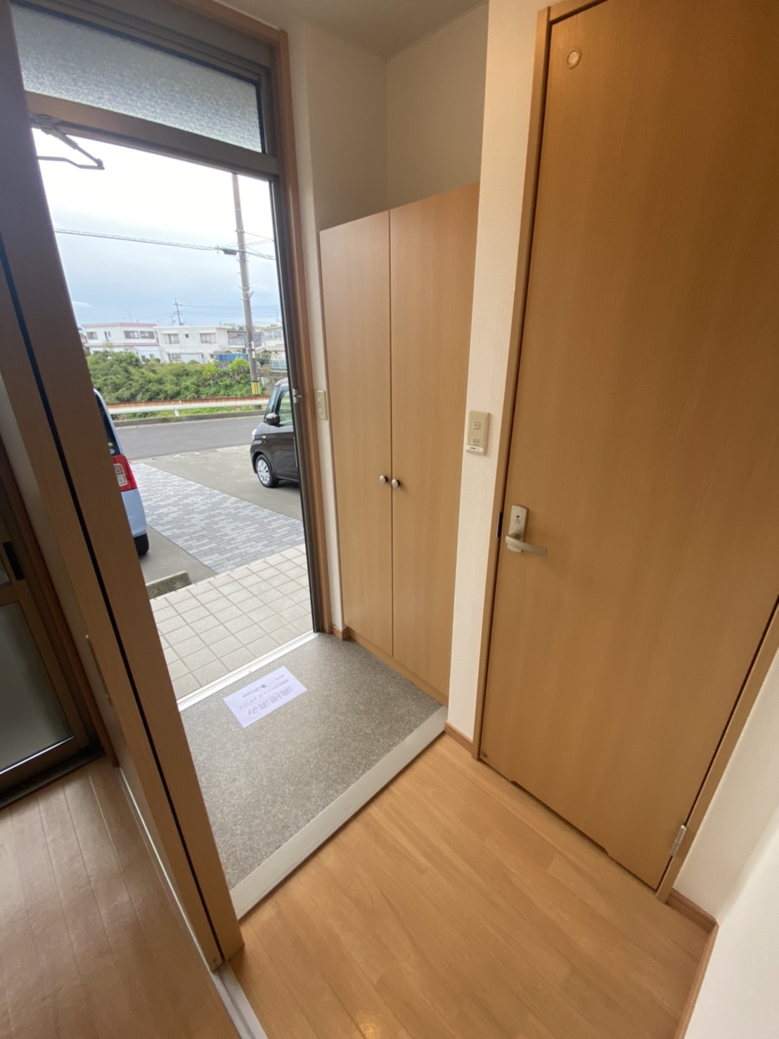 玄関　類似部屋の写真です。現状優先します。