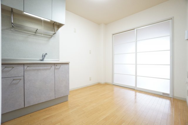 居室・リビング　※同物件・反転タイプの写真です。