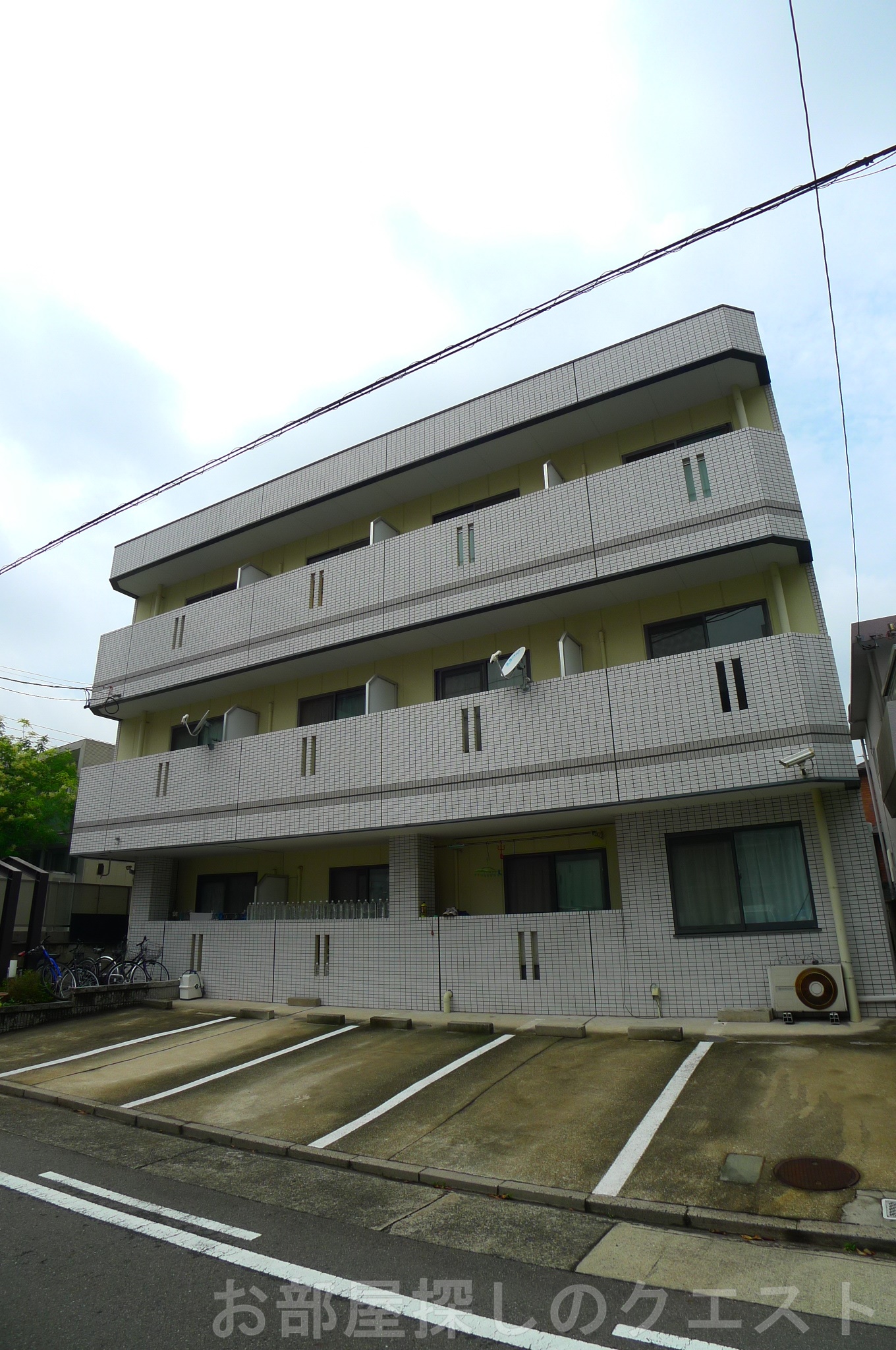 名古屋市昭和区戸田町のマンションの建物外観