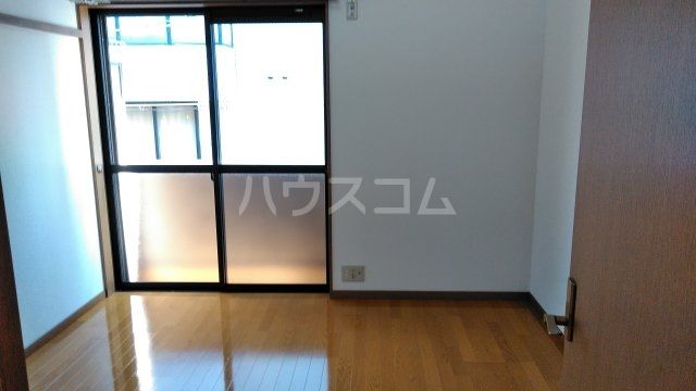 【京都市中京区西ノ京西月光町のマンションの居室・リビング】