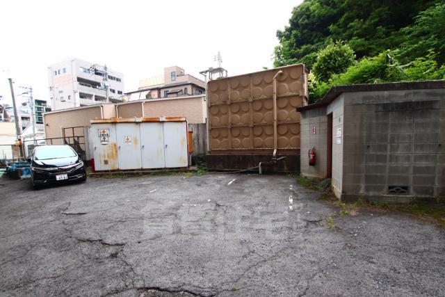 【広島市南区松川町のマンションの駐車場】