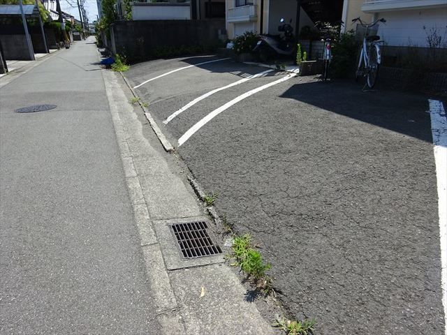 【和歌山市和歌川町のアパートの駐車場】