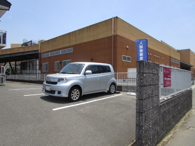 【福山市神辺町のアパートの駐車場】