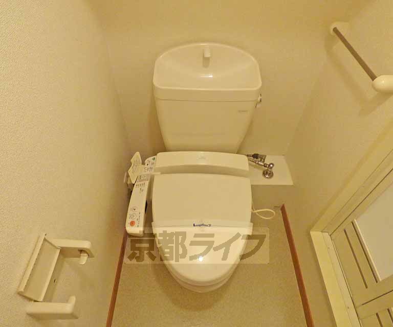 トイレ　ウォシュレットつき