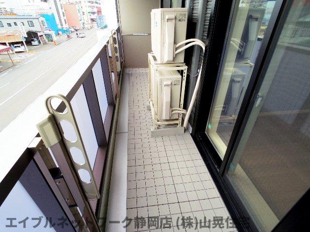 バルコニー　お洗濯にも便利なバルコニー付き