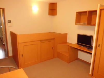 居室・リビング　窓際より撮影。