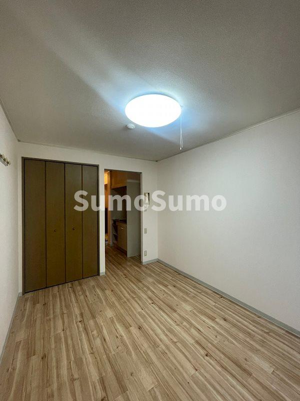 その他部屋・スペース　開放的な寝室です