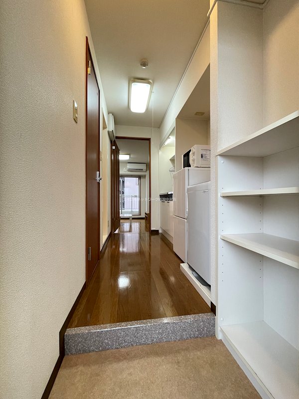 玄関　家具家電残置物