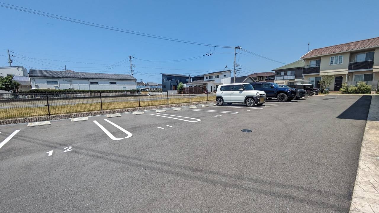 【松山市東垣生町のアパートの駐車場】