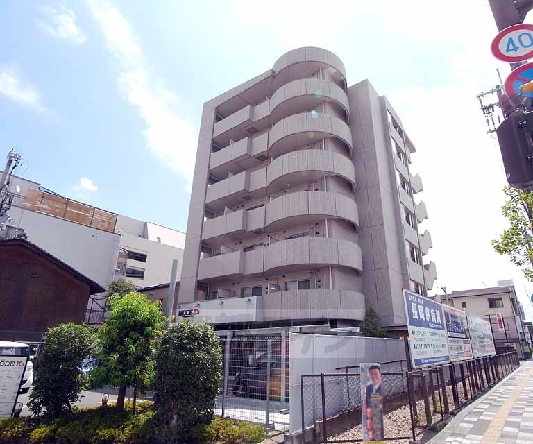 長岡京市神足のマンションの建物外観