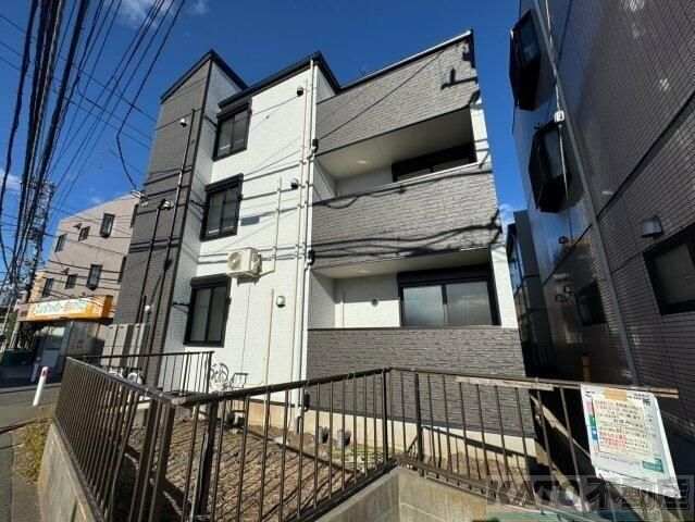 【相模原市南区古淵のアパートの建物外観】