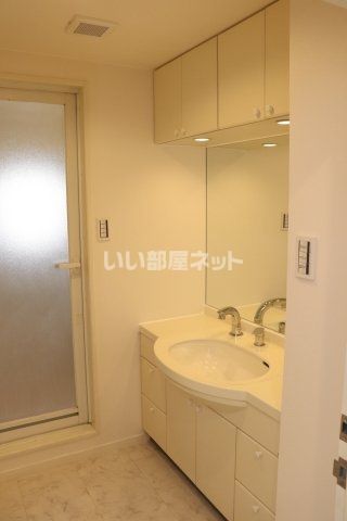 【福岡市早良区昭代のマンションの洗面設備】