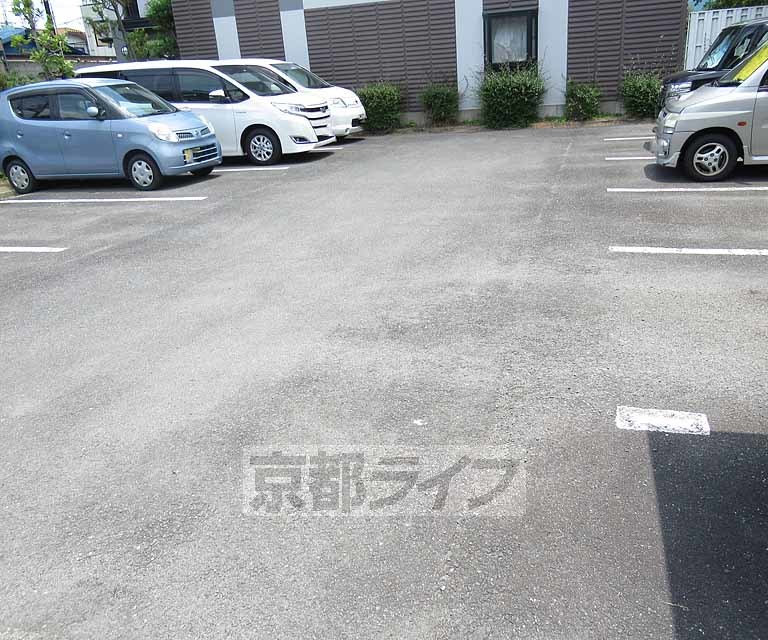 【エスト京田辺の駐車場】