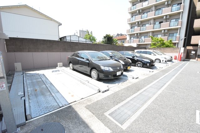 【ライオンズマンション川越駅東の駐車場】