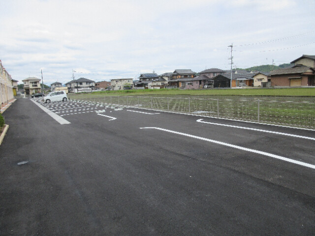 【倉敷市玉島上成のアパートの駐車場】