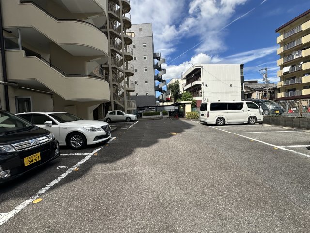 【名鉄鈴彦小坂本町ハイツの駐車場】