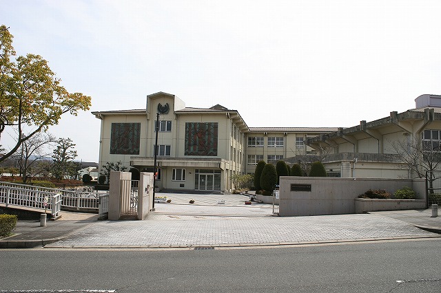 小学校　木津川市立 木津川台小学校（小学校）まで497m