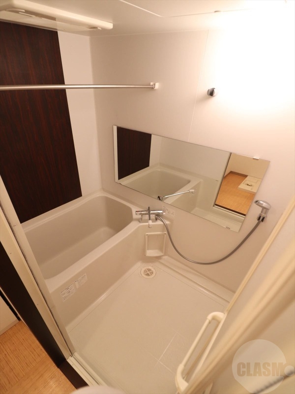 バス・シャワールーム　大きな鏡つきです