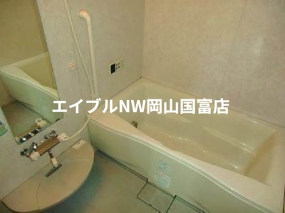 バス・シャワールーム　大きめのバスタブ