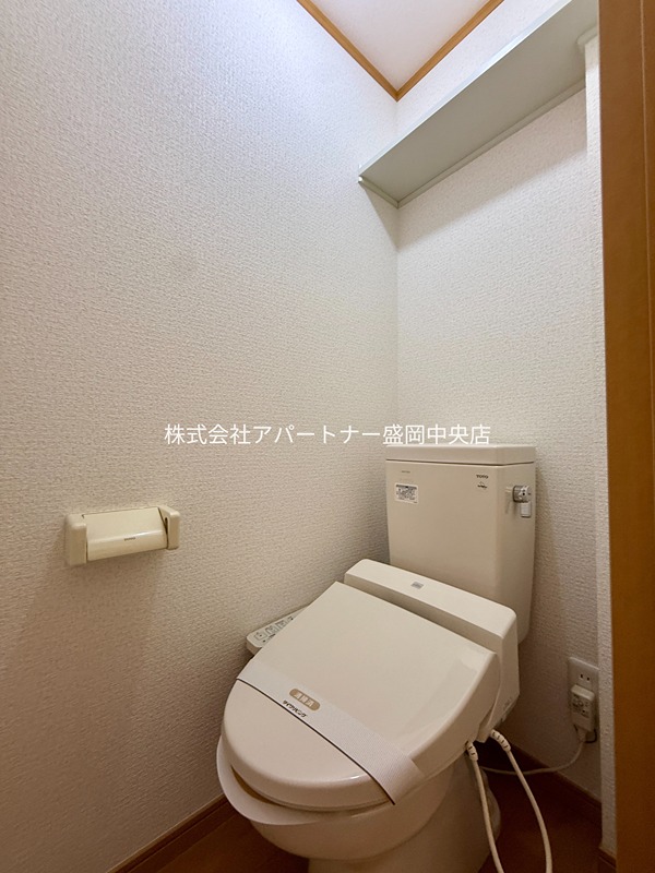 トイレ　収納棚有り