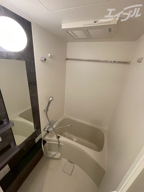 バス・シャワールーム　浴室乾燥機付き！