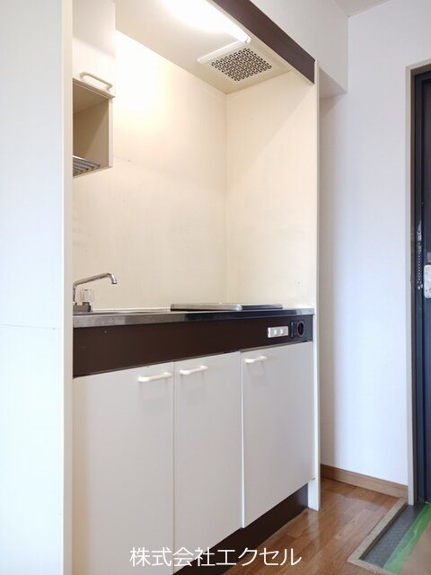 キッチン　コンロ付きなので便利です。