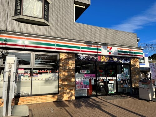 コンビニ　セブンイレブン 八王子片倉駅北口店（コンビニ）まで342m