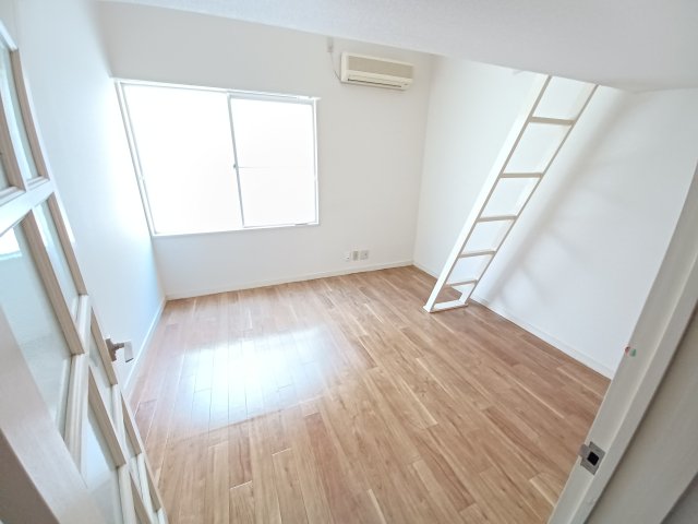 居室・リビング　ゆったりした洋室です