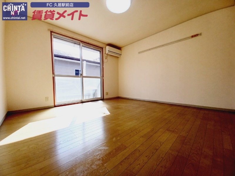 居室・リビング　同型参考写真