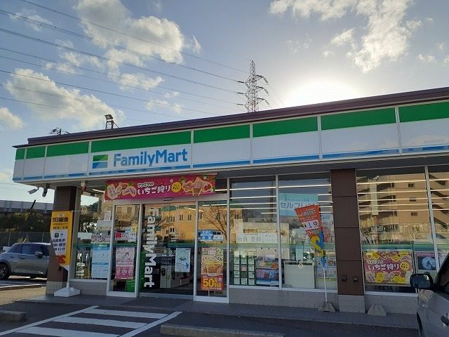 コンビニ　ファミリーマート半田東洋町店（コンビニ）まで610m