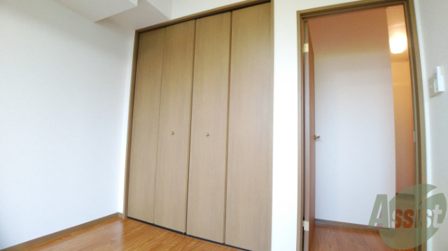 収納　リビングにございます収納になります。程よく便利なサイズ