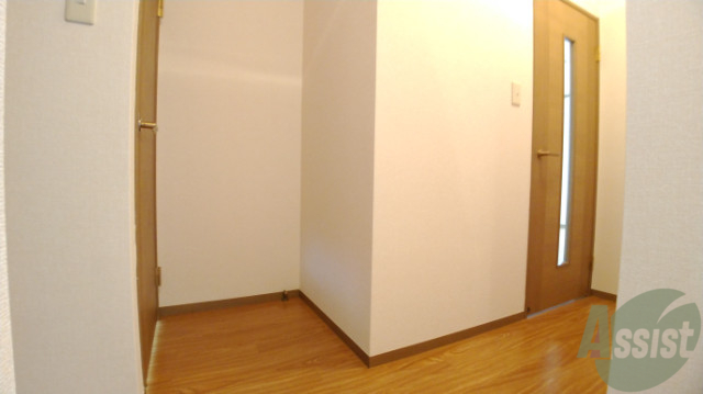 玄関　玄関からの様子です廊下から各のお部屋につながります。