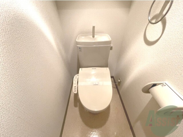 トイレ　嬉しいウォシュレット機能付きです。シャワートイレは便利ですね