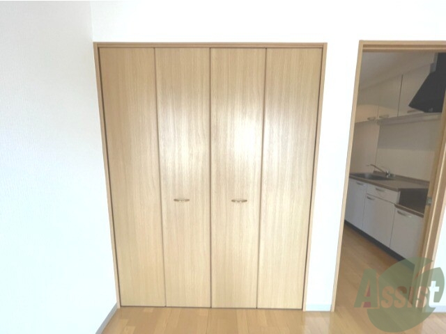 収納　収納はこちらのクローゼットをお使いください。