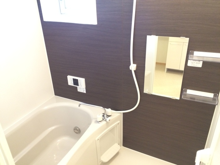 バス・シャワールーム　落ち着いた空間のお風呂です