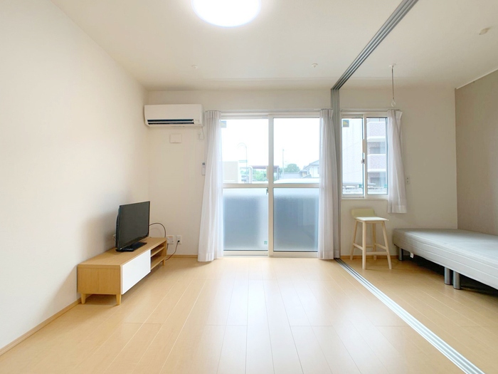 居室・リビング　こちらの居間で趣味の時間をお楽しみください