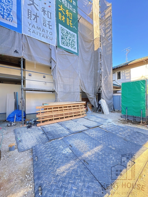 駐車場　外観（建設中）