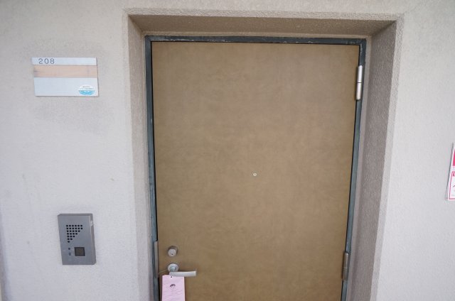 エントランス　落ち着いたエントランスです