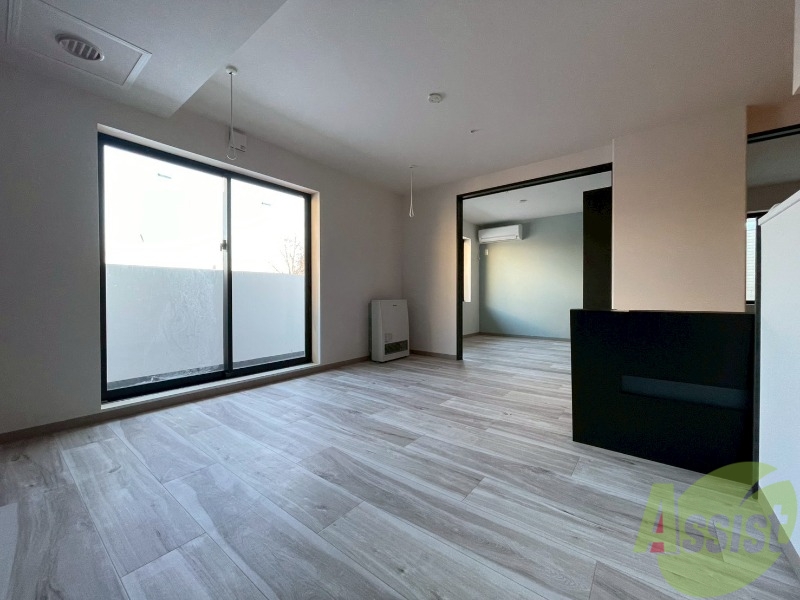 居室・リビング　広々としたリビングですね。使い勝手がよさそうですね！