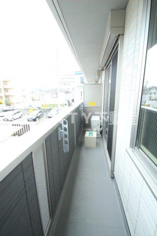 バルコニー　お洗濯にも便利なバルコニー付き