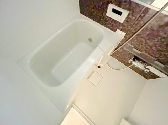 バス・シャワールーム　広めのお風呂は一日の疲れを癒してくれます。