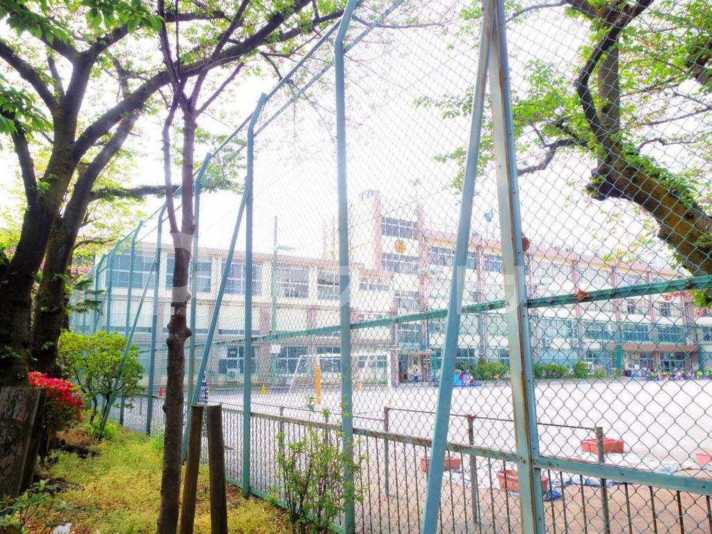 小学校　荒川区立第五峡田小学校（小学校）まで340m