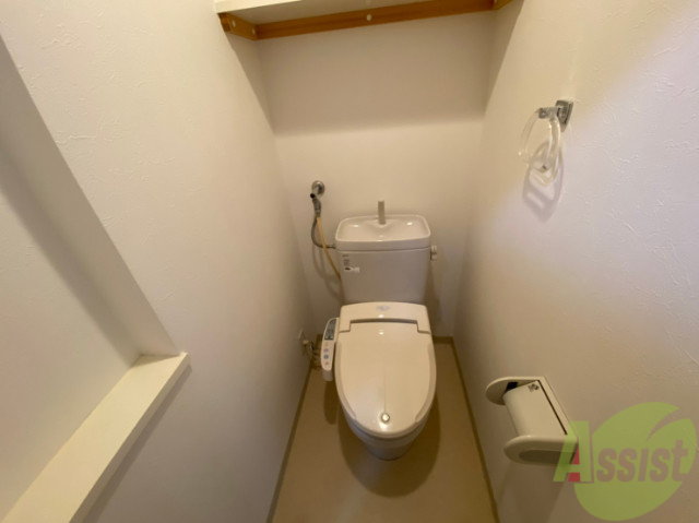 トイレ　ウォシュレット機能がついたトイレです。安心して使用できます。