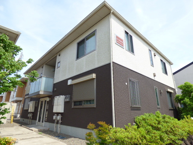 建物外観　玄関側外観