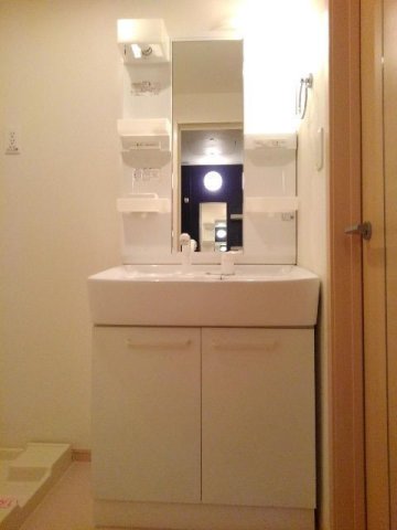 洗面設備　コンパクトで使いやすい洗面所