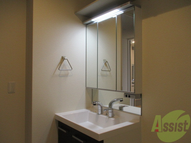 洗面設備　おしゃれな独立洗面台です。