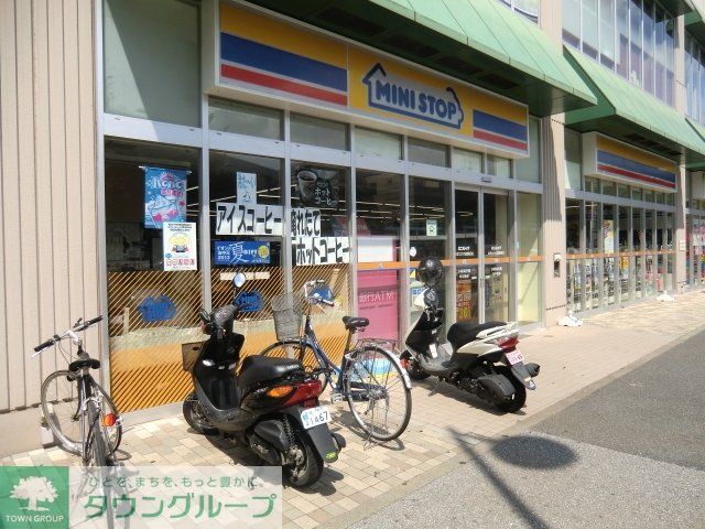 コンビニ　ミニストップ（コンビニ）まで700m