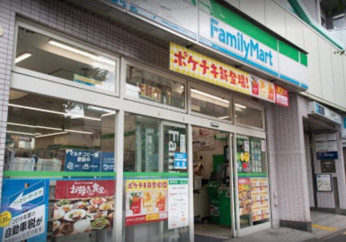 コンビニ　ファミリーマート 本駒込二丁目店（コンビニ）まで758m