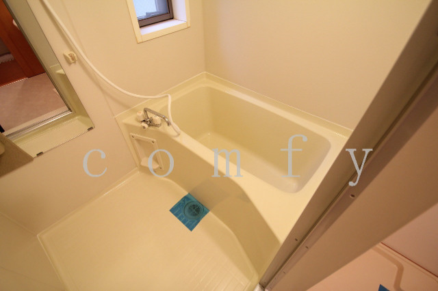 バス・シャワールーム　窓のあるバスルーム