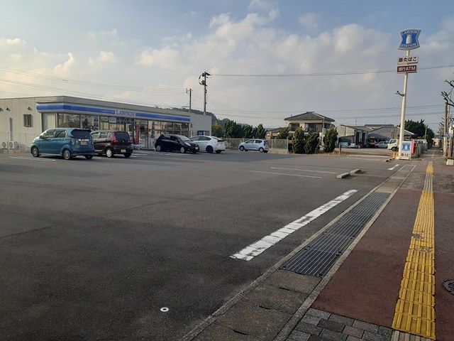 コンビニ　ローソン長与岡郷店（コンビニ）まで200m